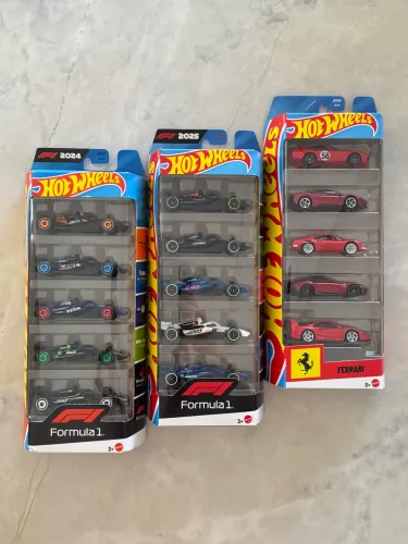 3 packs hotwheels (F1 2024, F1 2025 e Ferrari)