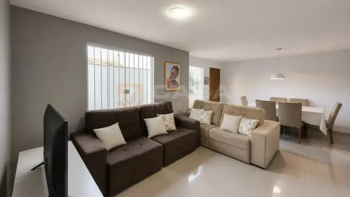 Casa Duplex de 3 Quartos com Suíte e Garagem Coberta em Morada de Laranjeiras