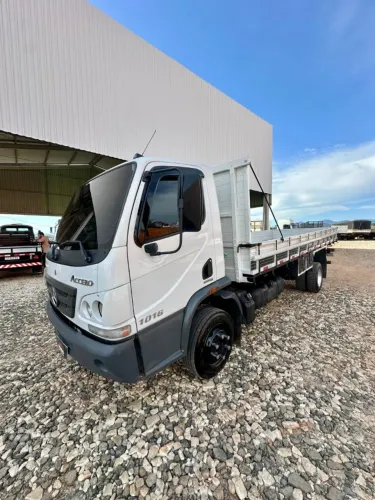 Mercedes-Benz Accelo 1016 diesel 2013