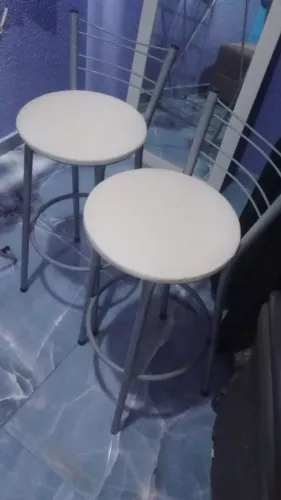 Vendo duas banquetas de ferro 