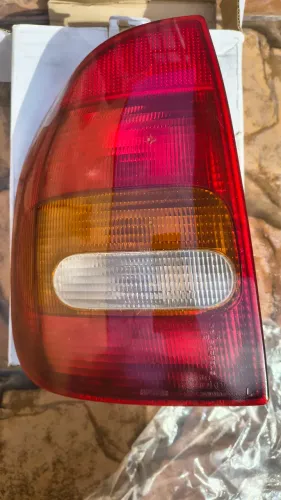 Lanterna Esquerda Corsa Sedan 99 
