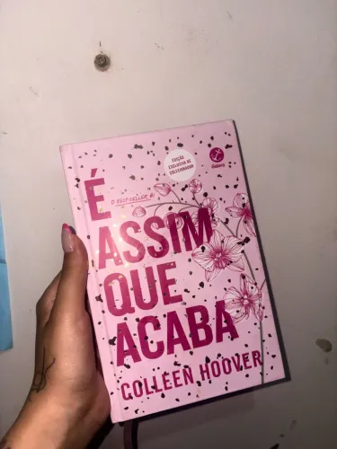 Livro é assim que acaba