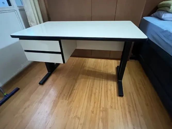 Mesa de Escritório Usada em Ótimo Estado
