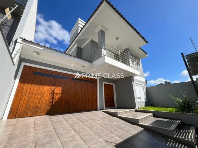 Sobrado 3 dormitórios com suíte, semimobiliado com piscina no Moinhos de Vento - aceita fi