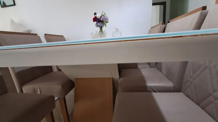 Mesa e cadeiras 6 lugares