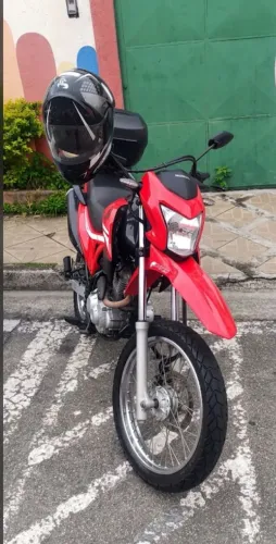 Vendo ou troco Bros 2019 em dia com manual e chave reserva sou segundo dono.