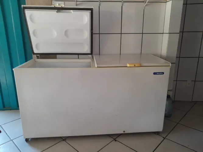 Vendo congelador metal frio,ótimo preço!