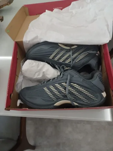 Tênis novo K-SWISS (para jogar tênis)