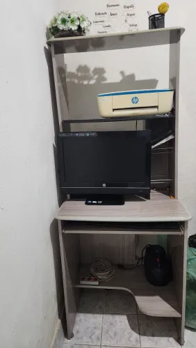 Estante Pequena Para Computador Usada