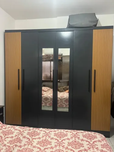 Guarda roupa preto