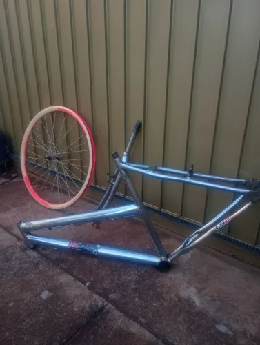 Quadro de bicicleta loba cromada aro 26 
