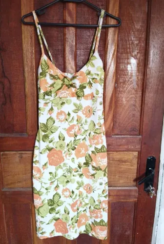 Vestido de Alça Floral 