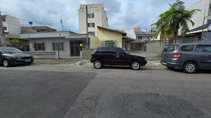 2 Casas residencial com 2 Terrenos em Balneário Camboriú