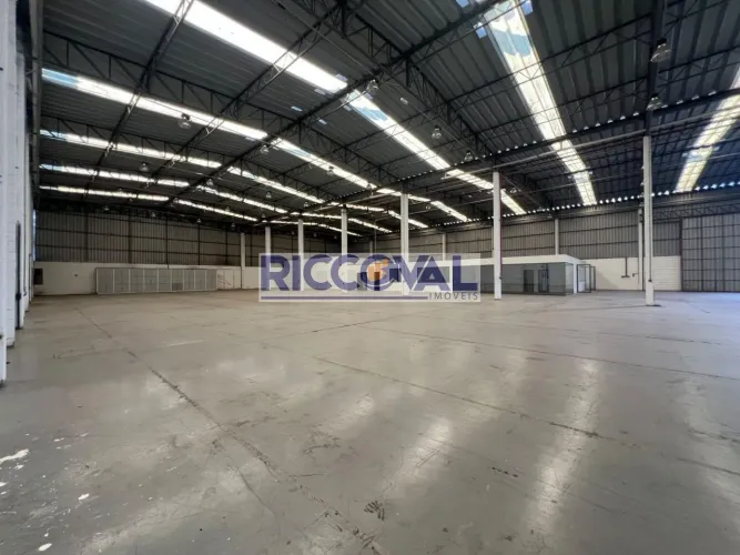 Galpão para Locação em Carapicuíba com 5415m²