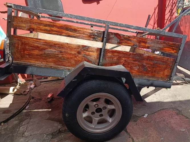 ? CARRETINHA REBOQUE À VENDA ?