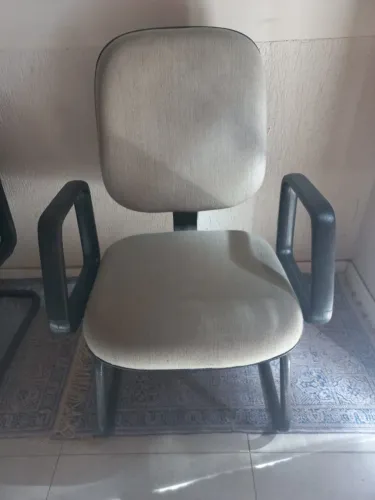 Cadeira de Escritório - Estrutura de Metal - Pelotas/RS