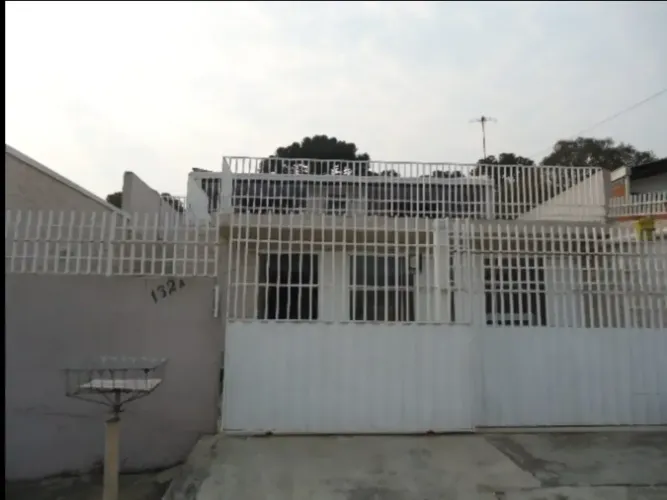 Excelente Sobrado no Uberaba - Curitiba - PR