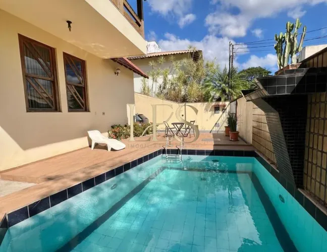 Casa com Piscina e Churrasqueira - 4 Quartos em Mata da Praia - Vitória ES