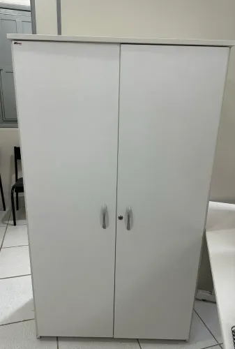 Armário branco