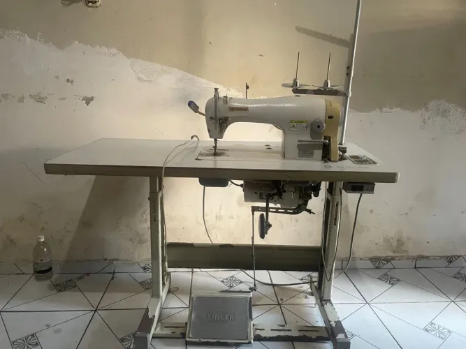 Máquina de costura Reta 