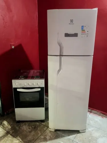 Geladeira fros free e fogão 4:bocas faço entrega