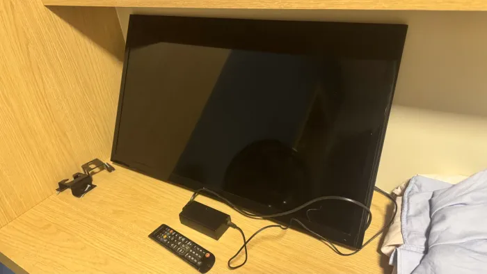 TV Samsung 32" LED + Controle + Fonte Original + Suporte de Parede - Perfeito Estado!
