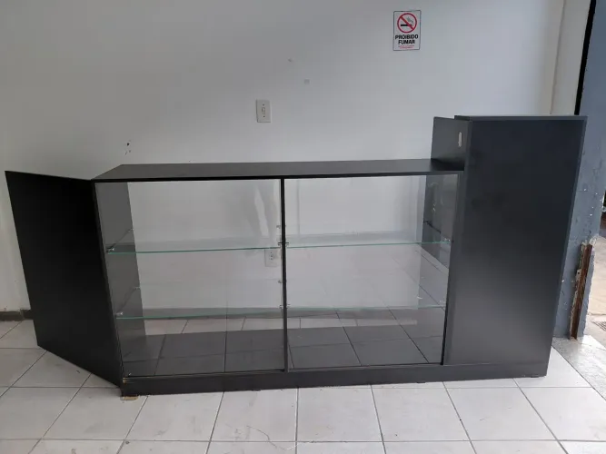 Balcão 100% MDF Preto com vidro, gaveta e chave