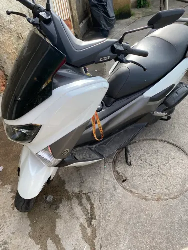 Vendo moto quilometragem baixa 