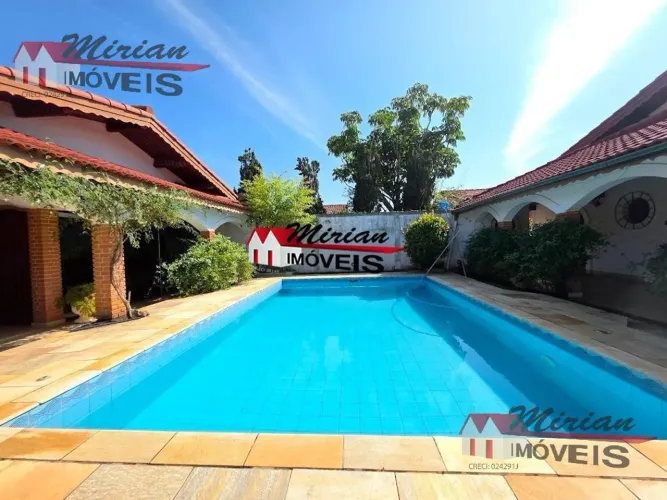 Ótima Casa "Mobiliada" Edificada em 2 Lotes, Piscina, Salão de Festas/Jogos - 250mts da Pr