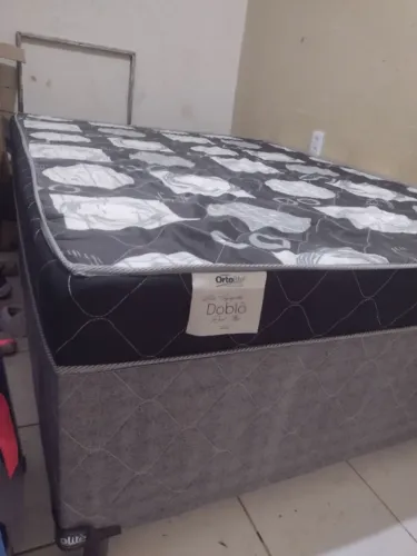 Cama box casal com colchão tá nova 1 mês de uso