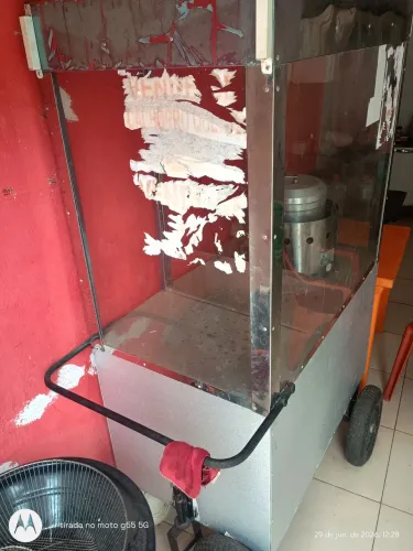Carrinho de pipoca e cachorro quente 