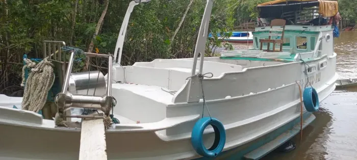 Barco pronto para pescar 