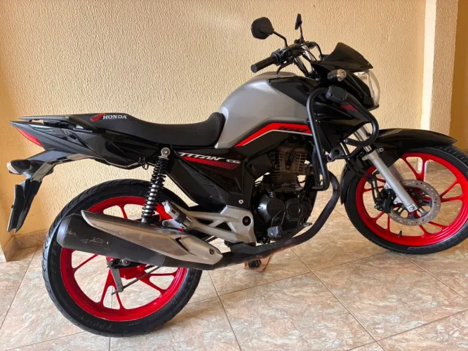 VENDO MOTO TITAN CG 160 - ÚNICO DONO