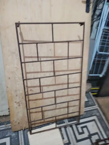 Grade de ferro 85cm de altura por 46cm de largura