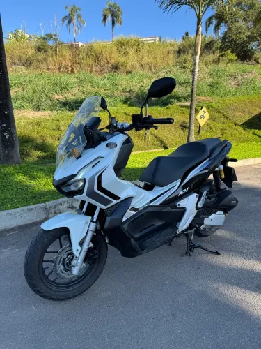 *Vendo ou troco Honda ADV*