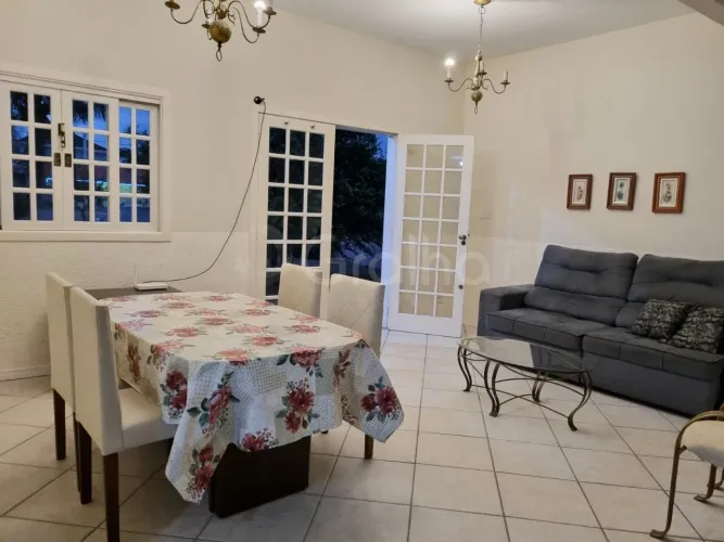 Casa residencial de 2 quartos com 148m² no bairro Daniela, Florianópolis.