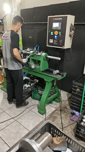 Torno de repuxo 