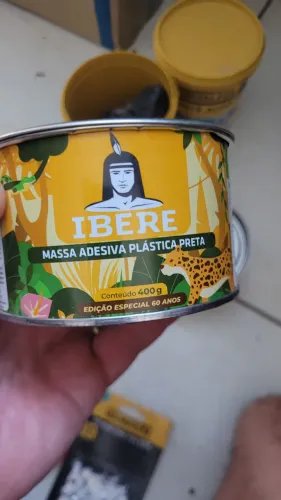 Rejunte acrilico preto e massa plastica preta - sobras construcao