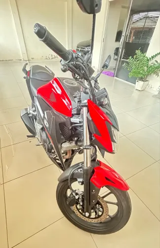 Vendo HONDA CB300F  super conservada 