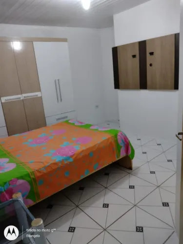 Alugo Apartamento de fundos sem garagem, parte superior de um sobrado
