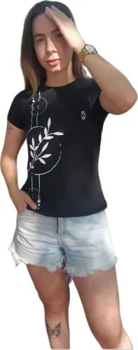 Camiseta Feminina Baby Look Preta Estampa Folhagem