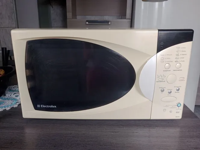 Microondas Electrolux ME27S