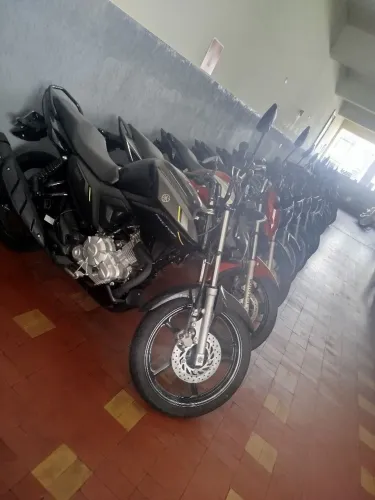 Vendo Pneu ? Dianteiro Moto ?