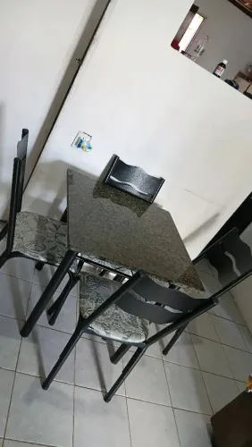 Mesa com 4 Cadeiras
