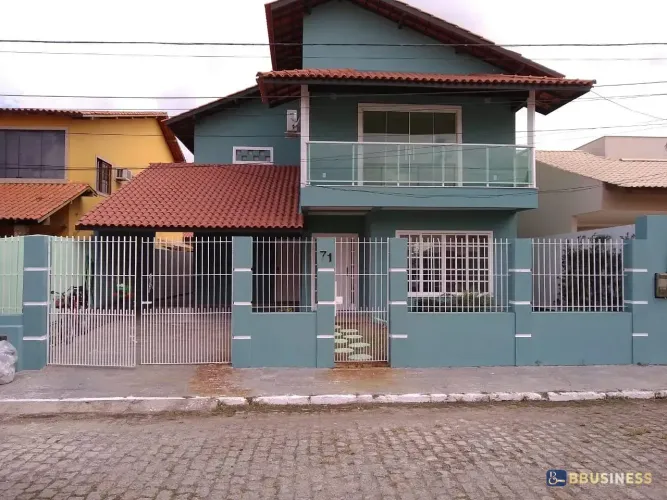 Duplex com 3 quartos (2 suítes) à venda no Condomínio Village dos Goytacazes, Parque Auror