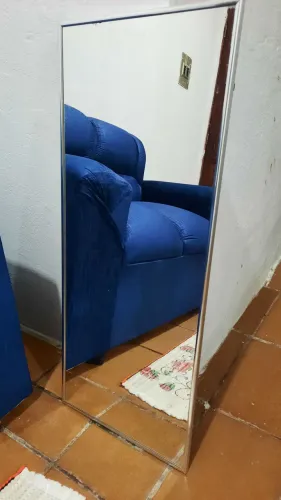 Espelho com moldura de alumínio 85x35
