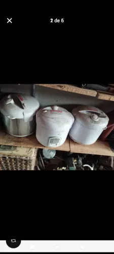 Panela elétrica pra fazer arroz.