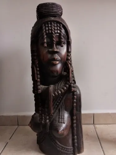 Escultura em pau preto trazido de Angola - 60 cm e 13 kg