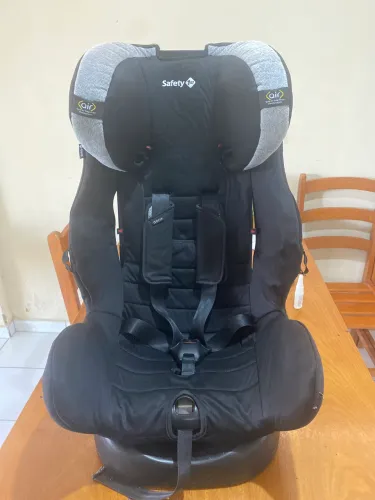 Cadeirinha Safety 1st (com ISOFIX)