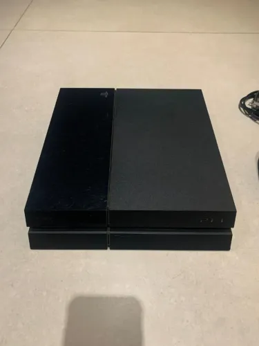 Playstation 4 com 3 Jogos